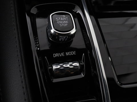 Volvo V60 2.0 T6 Recharge AWD Business Pro | Leder | Trekhaak | Stoel & stuurverwarming | Camera | Adaptive cruise | Achterbankverwarming | Carplay | Keyless | Full LED | Navigatue | PHEV