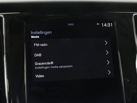 Volvo V60 2.0 T6 Recharge AWD Business Pro | Leder | Trekhaak | Stoel & stuurverwarming | Camera | Adaptive cruise | Achterbankverwarming | Carplay | Keyless | Full LED | Navigatue | PHEV