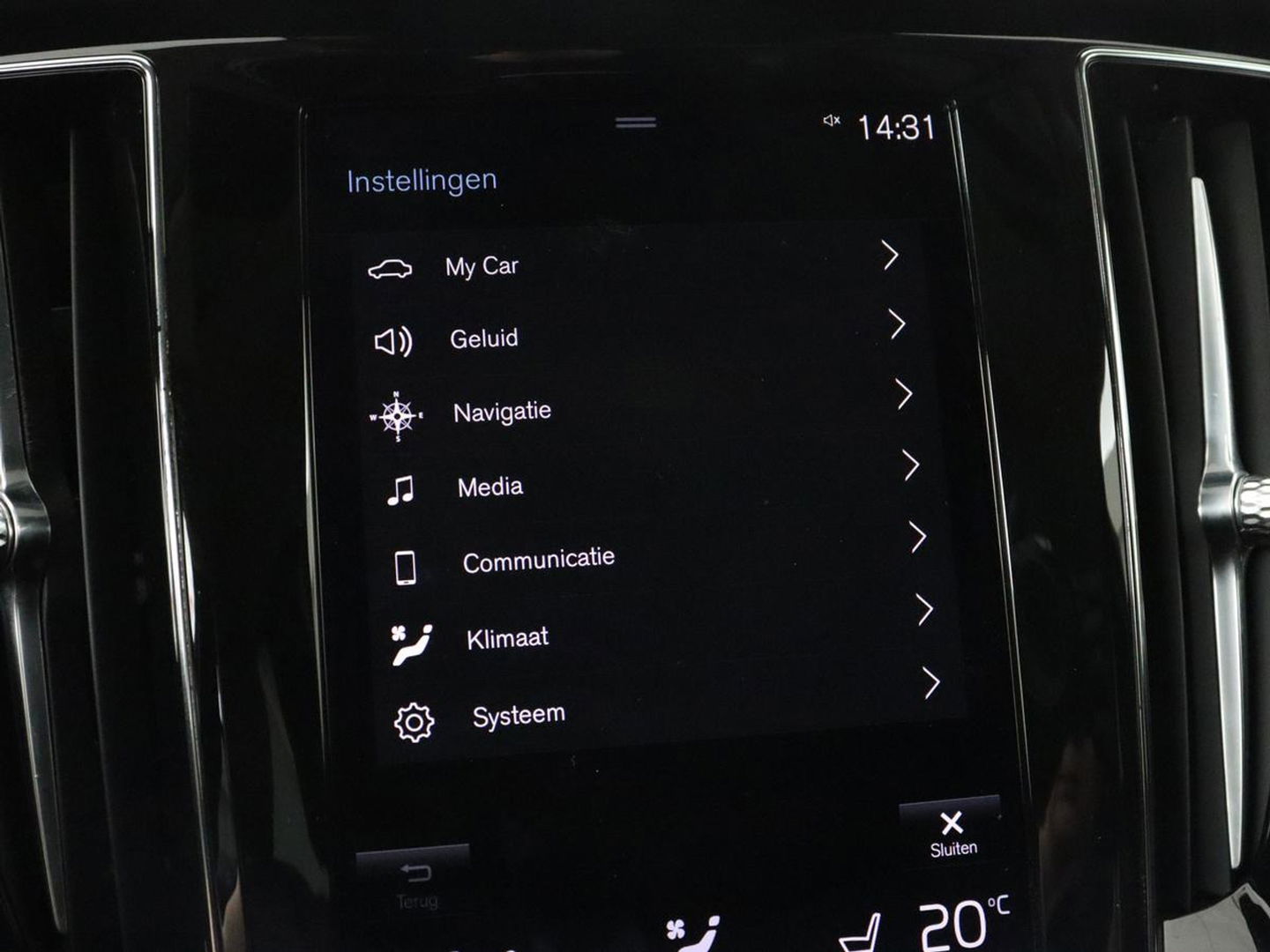 Volvo V60 2.0 T6 Recharge AWD Business Pro | Leder | Trekhaak | Stoel & stuurverwarming | Camera | Adaptive cruise | Achterbankverwarming | Carplay | Keyless | Full LED | Navigatue | PHEV