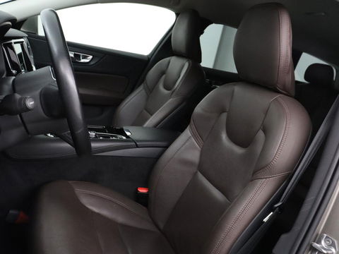 Volvo V60 2.0 T6 Recharge AWD Business Pro | Leder | Trekhaak | Stoel & stuurverwarming | Camera | Adaptive cruise | Achterbankverwarming | Carplay | Keyless | Full LED | Navigatue | PHEV