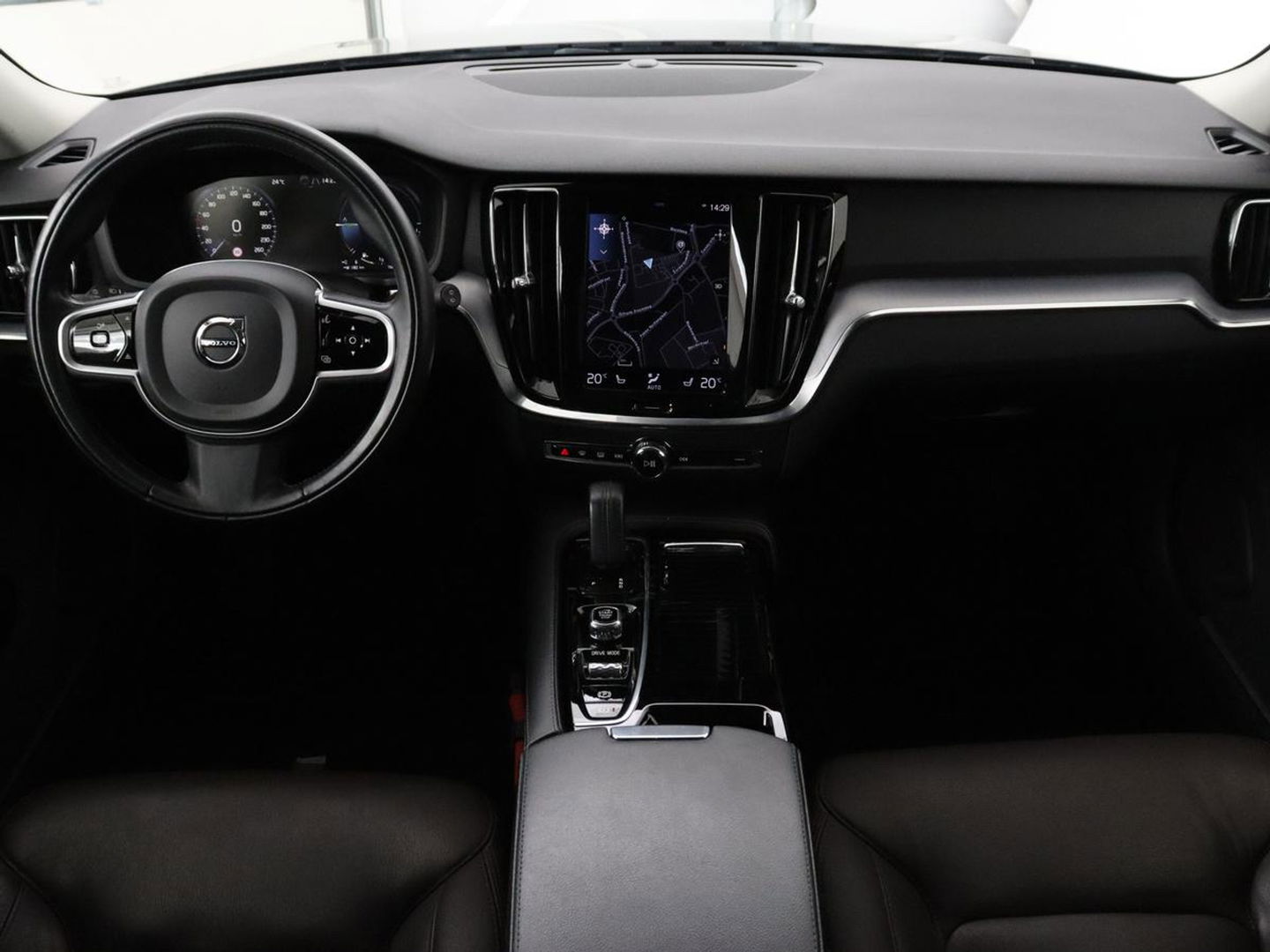 Volvo V60 2.0 T6 Recharge AWD Business Pro | Leder | Trekhaak | Stoel & stuurverwarming | Camera | Adaptive cruise | Achterbankverwarming | Carplay | Keyless | Full LED | Navigatue | PHEV