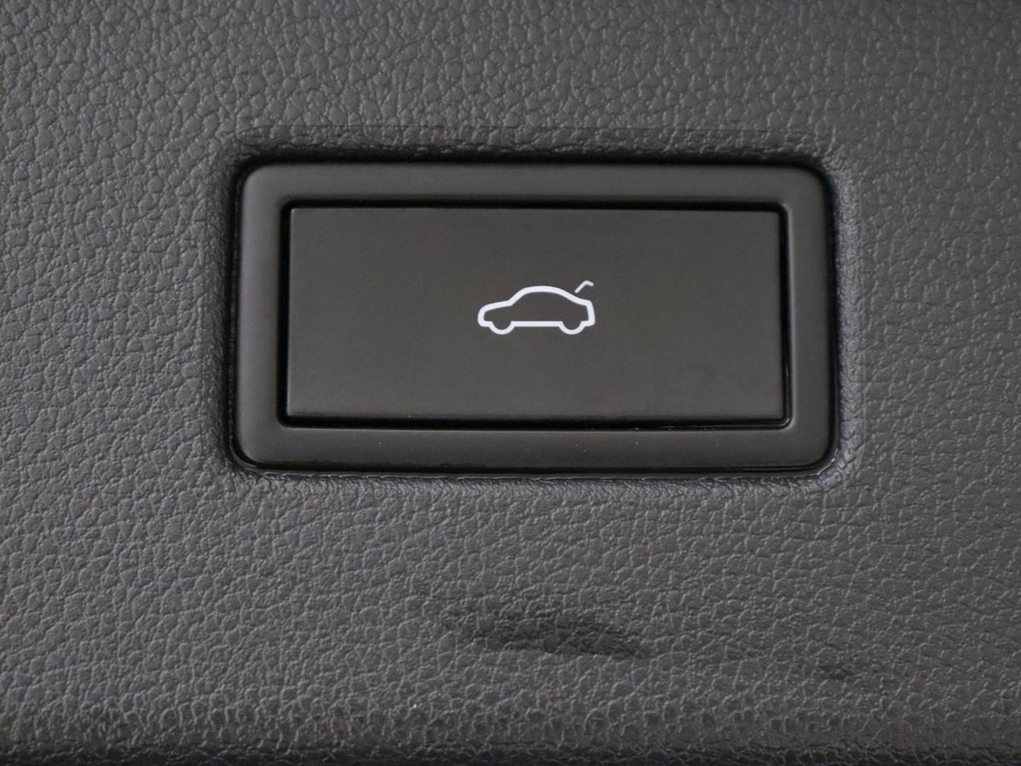 Volkswagen Tiguan 1.4 TSI eHybrid R-Line | Stoelverwarming | Trekhaak | Camera | Adaptive cruise | Stuurverwarming | Matrix LED | Carplay | Virtual Cockpit | Navigatie | PHEV