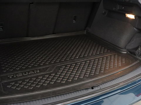 Volkswagen Tiguan 1.4 TSI eHybrid R-Line | Stoelverwarming | Trekhaak | Camera | Adaptive cruise | Stuurverwarming | Matrix LED | Carplay | Virtual Cockpit | Navigatie | PHEV
