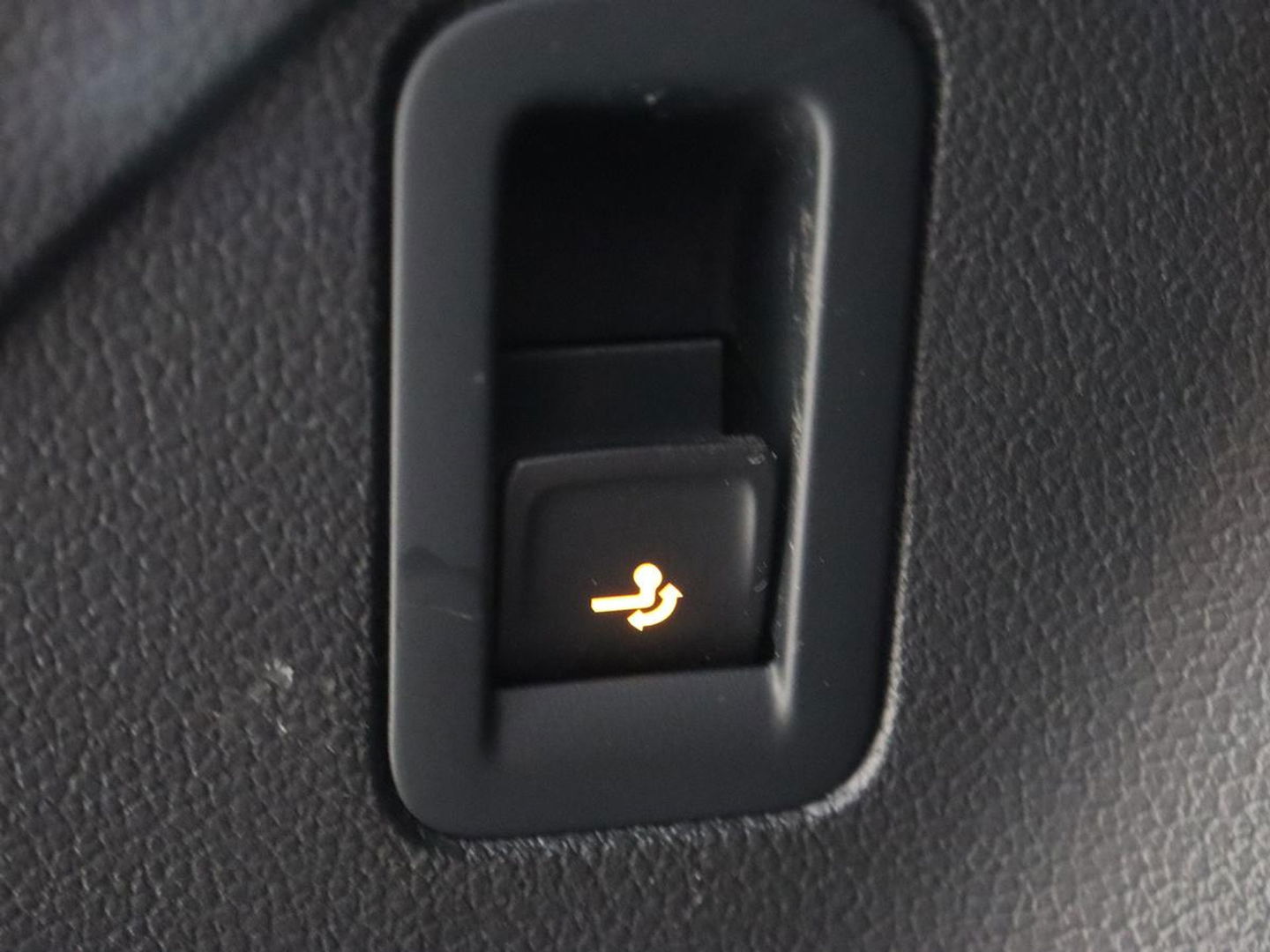 Volkswagen Tiguan 1.4 TSI eHybrid R-Line | Stoelverwarming | Trekhaak | Camera | Adaptive cruise | Stuurverwarming | Matrix LED | Carplay | Virtual Cockpit | Navigatie | PHEV