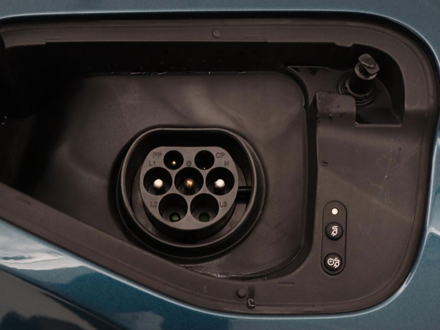 Volkswagen Tiguan 1.4 TSI eHybrid R-Line | Stoelverwarming | Trekhaak | Camera | Adaptive cruise | Stuurverwarming | Matrix LED | Carplay | Virtual Cockpit | Navigatie | PHEV