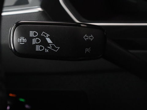 Volkswagen Tiguan 1.4 TSI eHybrid R-Line | Stoelverwarming | Trekhaak | Camera | Adaptive cruise | Stuurverwarming | Matrix LED | Carplay | Virtual Cockpit | Navigatie | PHEV