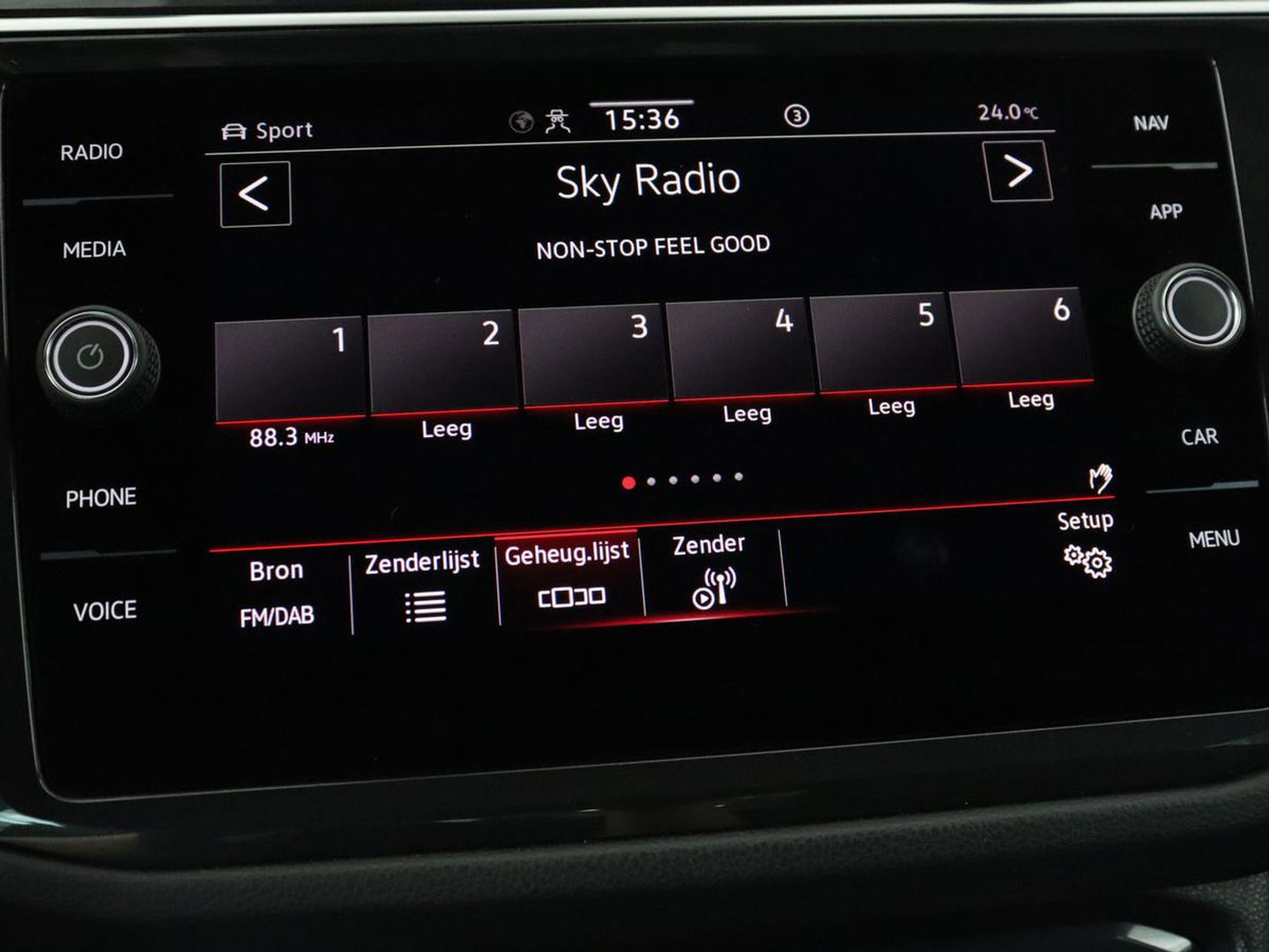 Volkswagen Tiguan 1.4 TSI eHybrid R-Line | Stoelverwarming | Trekhaak | Camera | Adaptive cruise | Stuurverwarming | Matrix LED | Carplay | Virtual Cockpit | Navigatie | PHEV
