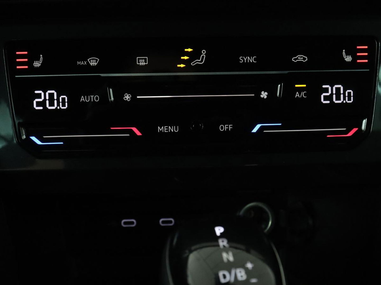 Volkswagen Tiguan 1.4 TSI eHybrid R-Line | Stoelverwarming | Trekhaak | Camera | Adaptive cruise | Stuurverwarming | Matrix LED | Carplay | Virtual Cockpit | Navigatie | PHEV