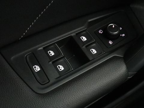 Volkswagen Tiguan 1.4 TSI eHybrid R-Line | Stoelverwarming | Trekhaak | Camera | Adaptive cruise | Stuurverwarming | Matrix LED | Carplay | Virtual Cockpit | Navigatie | PHEV