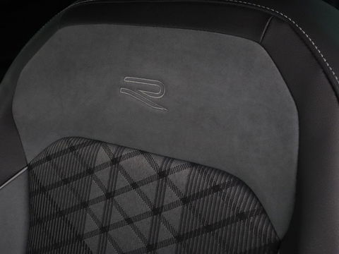 Volkswagen Tiguan 1.4 TSI eHybrid R-Line | Stoelverwarming | Trekhaak | Camera | Adaptive cruise | Stuurverwarming | Matrix LED | Carplay | Virtual Cockpit | Navigatie | PHEV