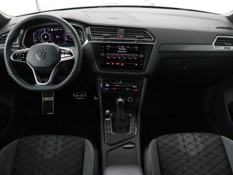 Volkswagen Tiguan 1.4 TSI eHybrid R-Line | Stoelverwarming | Trekhaak | Camera | Adaptive cruise | Stuurverwarming | Matrix LED | Carplay | Virtual Cockpit | Navigatie | PHEV