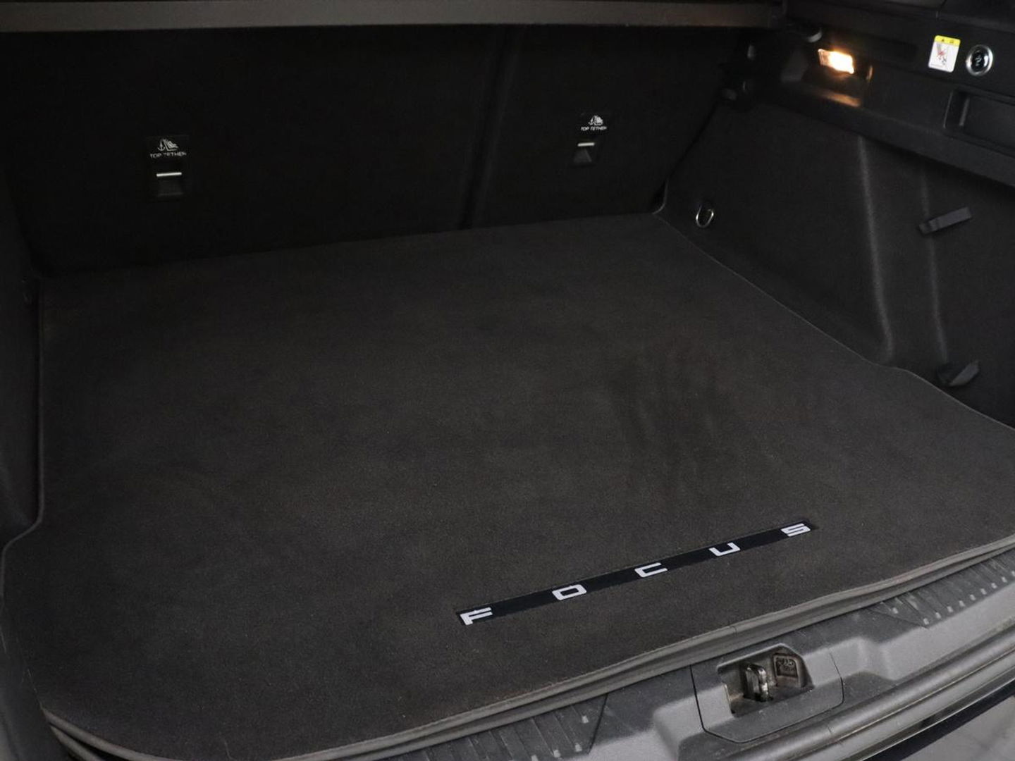 Ford Focus 1.5 EcoBoost ST Line | Panoramadak | Head-Up | Trekhaak | Stoel & stuurverwarming | Adaptive cruise | Camera | Keyless | B&O Sound | Park Assist | Carplay | Navigatie | Comfortstoelen