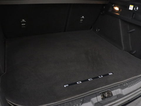 Ford Focus 1.5 EcoBoost ST Line | Panoramadak | Head-Up | Trekhaak | Stoel & stuurverwarming | Adaptive cruise | Camera | Keyless | B&O Sound | Park Assist | Carplay | Navigatie | Comfortstoelen