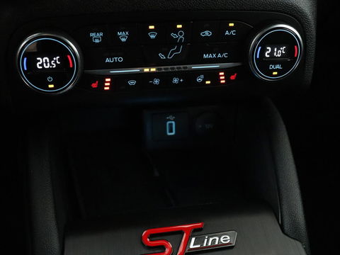 Ford Focus 1.5 EcoBoost ST Line | Panoramadak | Head-Up | Trekhaak | Stoel & stuurverwarming | Adaptive cruise | Camera | Keyless | B&O Sound | Park Assist | Carplay | Navigatie | Comfortstoelen