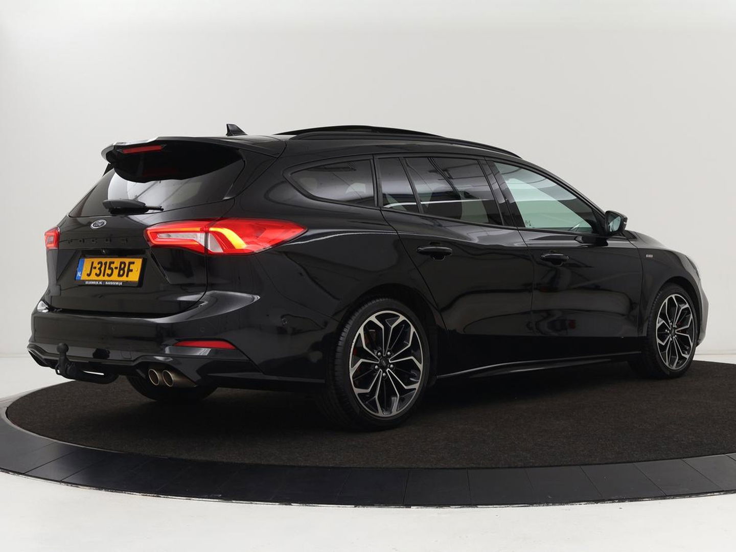 Ford Focus 1.5 EcoBoost ST Line | Panoramadak | Head-Up | Trekhaak | Stoel & stuurverwarming | Adaptive cruise | Camera | Keyless | B&O Sound | Park Assist | Carplay | Navigatie | Comfortstoelen