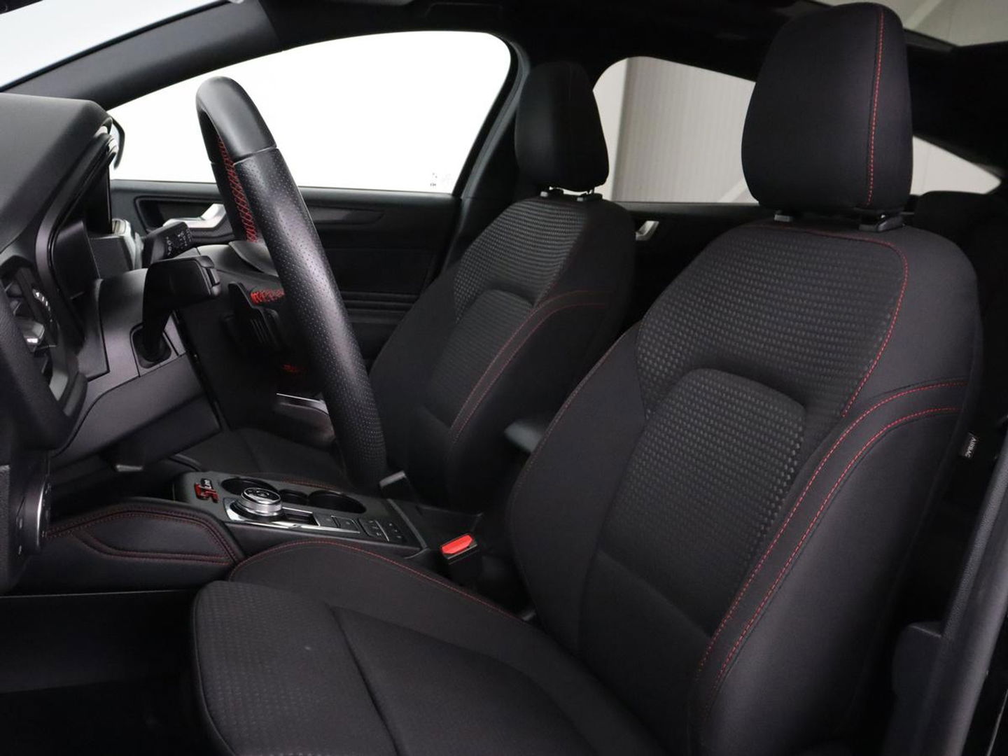 Ford Focus 1.5 EcoBoost ST Line | Panoramadak | Head-Up | Trekhaak | Stoel & stuurverwarming | Adaptive cruise | Camera | Keyless | B&O Sound | Park Assist | Carplay | Navigatie | Comfortstoelen