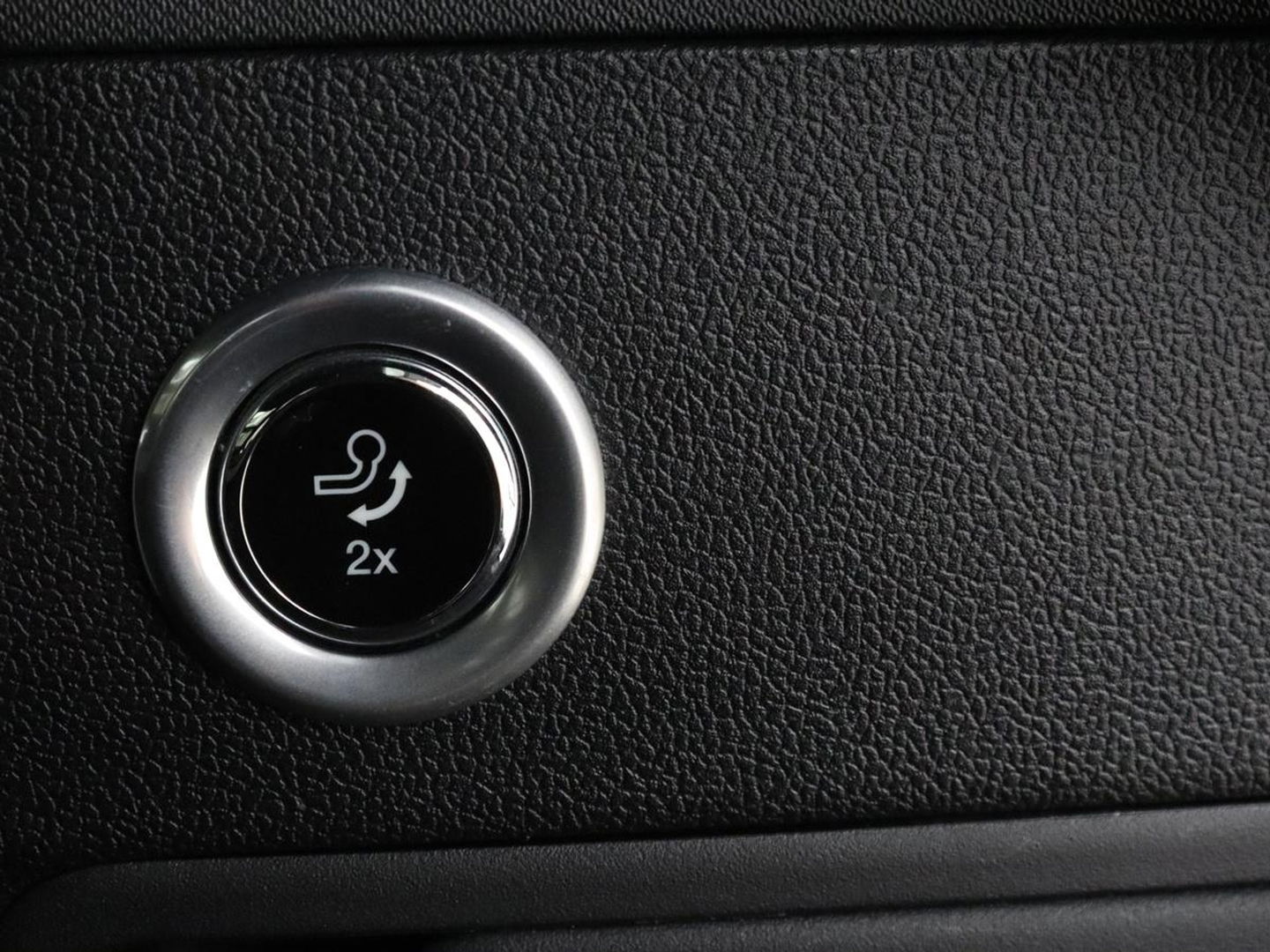 Ford Focus 1.5 EcoBoost ST Line | Panoramadak | Head-Up | Trekhaak | Stoel & stuurverwarming | Adaptive cruise | Camera | Keyless | B&O Sound | Park Assist | Carplay | Navigatie | Comfortstoelen