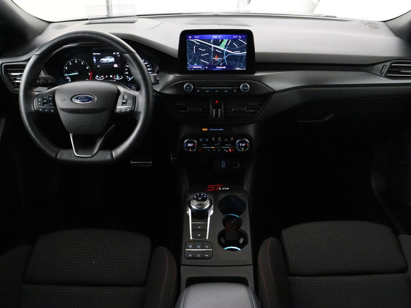 Ford Focus 1.5 EcoBoost ST Line | Panoramadak | Head-Up | Trekhaak | Stoel & stuurverwarming | Adaptive cruise | Camera | Keyless | B&O Sound | Park Assist | Carplay | Navigatie | Comfortstoelen