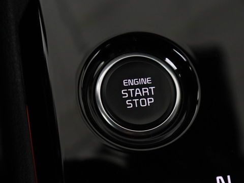 Kia Sportage 1.6 T-GDi Hybrid DynamicPlusLine | Panoramadak | Matrix LED | Trekhaak | Half leder | Adaptive cruise | Stoel & stuurverwarming | Camera | Carplay | Keyless | Navigatie