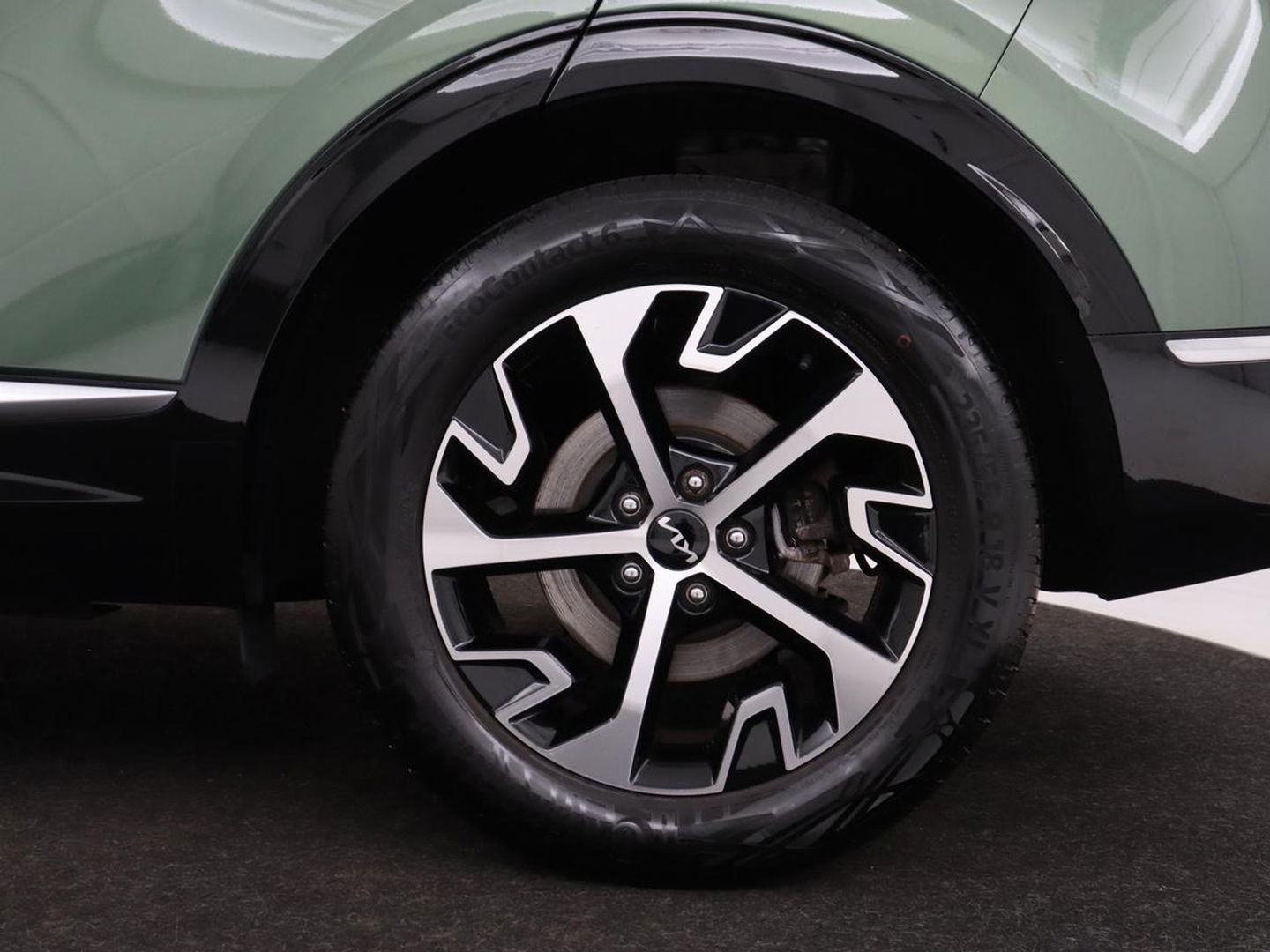 Kia Sportage 1.6 T-GDi Hybrid DynamicPlusLine | Panoramadak | Matrix LED | Trekhaak | Half leder | Adaptive cruise | Stoel & stuurverwarming | Camera | Carplay | Keyless | Navigatie
