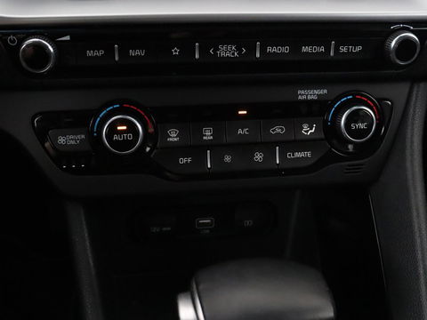 Kia Niro 1.6 GDi Hybrid DynamicLine | Adaptive cruise | Half leder | Camera | Carplay | Navigatie | Parkeerhulp | Climate control