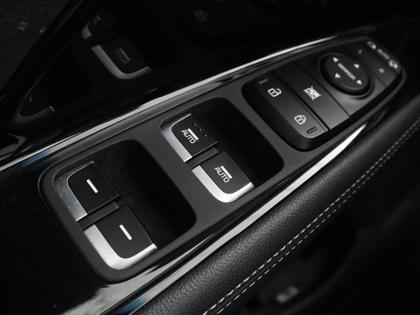 Kia Niro 1.6 GDi Hybrid DynamicLine | Adaptive cruise | Half leder | Camera | Carplay | Navigatie | Parkeerhulp | Climate control