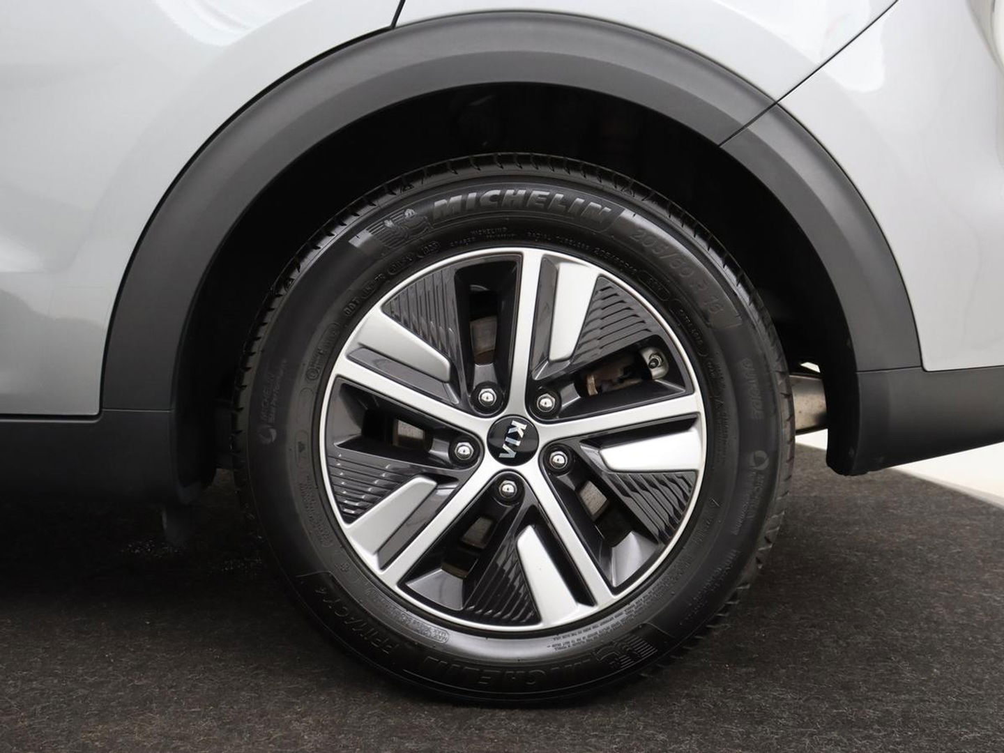 Kia Niro 1.6 GDi Hybrid DynamicLine | Adaptive cruise | Half leder | Camera | Carplay | Navigatie | Parkeerhulp | Climate control
