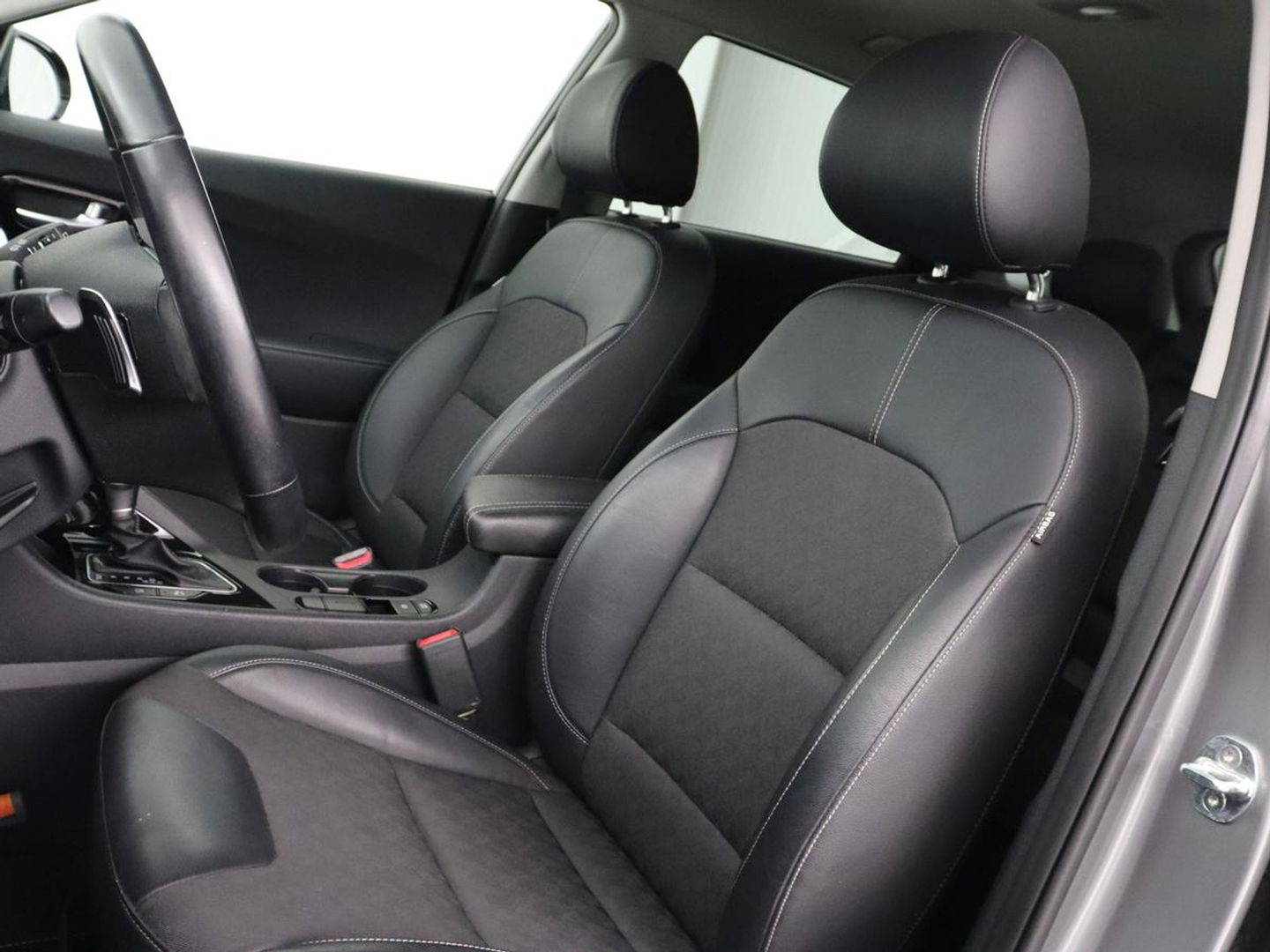 Kia Niro 1.6 GDi Hybrid DynamicLine | Adaptive cruise | Half leder | Camera | Carplay | Navigatie | Parkeerhulp | Climate control
