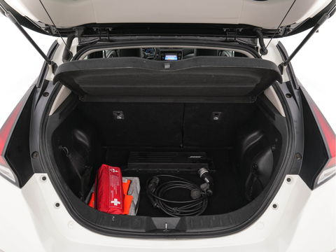 Nissan Leaf Tekna 40 kWh Aut. *LEATHER-FABRIC | FULL-LED | BOSE-SURROUND | ADAPTIVE-CRUISE | TOPVIEW | KEYLESS | NAVI-FULLMAP | BLINDSPOT | DAB+ | PDC | HEATED-COMFORTSEATS | TOWBAR | DIGI-COCKPIT | 17"ALU