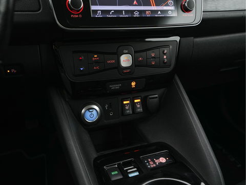 Nissan Leaf Tekna 40 kWh Aut. *LEATHER-FABRIC | FULL-LED | BOSE-SURROUND | ADAPTIVE-CRUISE | TOPVIEW | KEYLESS | NAVI-FULLMAP | BLINDSPOT | DAB+ | PDC | HEATED-COMFORTSEATS | TOWBAR | DIGI-COCKPIT | 17"ALU