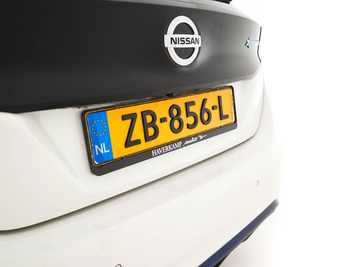 Nissan Leaf Tekna 40 kWh Aut. *LEATHER-FABRIC | FULL-LED | BOSE-SURROUND | ADAPTIVE-CRUISE | TOPVIEW | KEYLESS | NAVI-FULLMAP | BLINDSPOT | DAB+ | PDC | HEATED-COMFORTSEATS | TOWBAR | DIGI-COCKPIT | 17"ALU