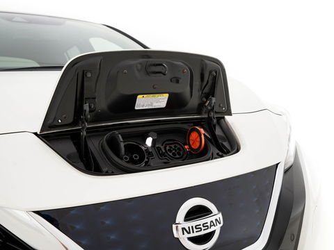 Nissan Leaf Tekna 40 kWh Aut. *LEATHER-FABRIC | FULL-LED | BOSE-SURROUND | ADAPTIVE-CRUISE | TOPVIEW | KEYLESS | NAVI-FULLMAP | BLINDSPOT | DAB+ | PDC | HEATED-COMFORTSEATS | TOWBAR | DIGI-COCKPIT | 17"ALU