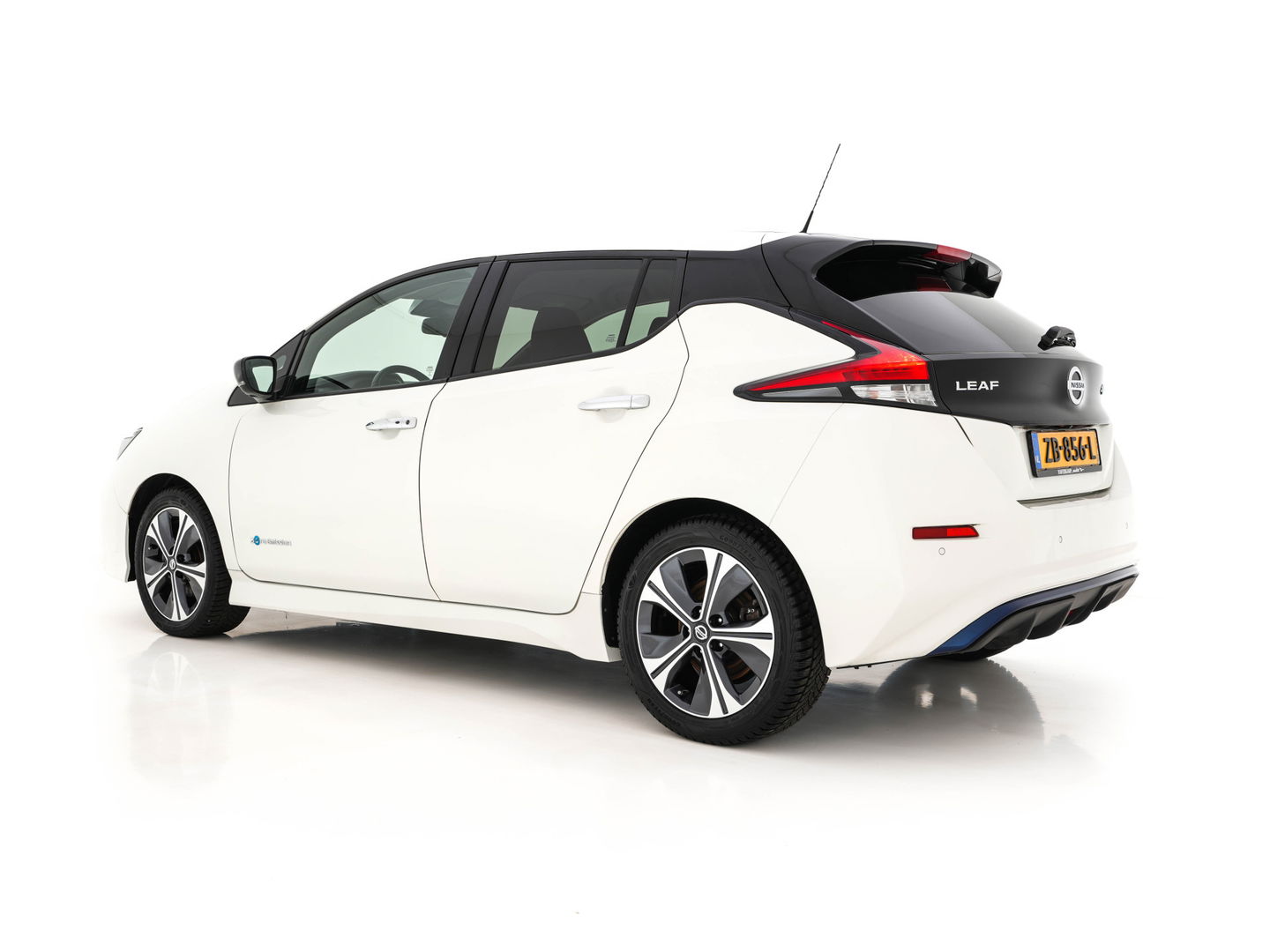 Nissan Leaf Tekna 40 kWh Aut. *LEATHER-FABRIC | FULL-LED | BOSE-SURROUND | ADAPTIVE-CRUISE | TOPVIEW | KEYLESS | NAVI-FULLMAP | BLINDSPOT | DAB+ | PDC | HEATED-COMFORTSEATS | TOWBAR | DIGI-COCKPIT | 17"ALU