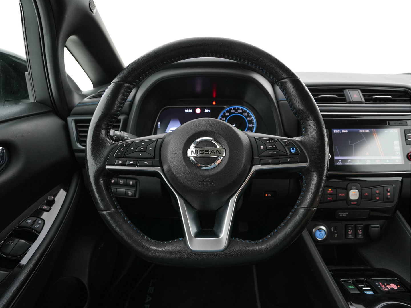 Nissan Leaf Tekna 40 kWh Aut. *LEATHER-FABRIC | FULL-LED | BOSE-SURROUND | ADAPTIVE-CRUISE | TOPVIEW | KEYLESS | NAVI-FULLMAP | BLINDSPOT | DAB+ | PDC | HEATED-COMFORTSEATS | TOWBAR | DIGI-COCKPIT | 17"ALU