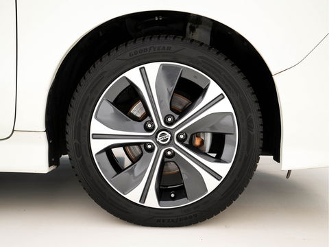 Nissan Leaf Tekna 40 kWh Aut. *LEATHER-FABRIC | FULL-LED | BOSE-SURROUND | ADAPTIVE-CRUISE | TOPVIEW | KEYLESS | NAVI-FULLMAP | BLINDSPOT | DAB+ | PDC | HEATED-COMFORTSEATS | TOWBAR | DIGI-COCKPIT | 17"ALU