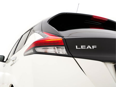 Nissan Leaf Tekna 40 kWh Aut. *LEATHER-FABRIC | FULL-LED | BOSE-SURROUND | ADAPTIVE-CRUISE | TOPVIEW | KEYLESS | NAVI-FULLMAP | BLINDSPOT | DAB+ | PDC | HEATED-COMFORTSEATS | TOWBAR | DIGI-COCKPIT | 17"ALU