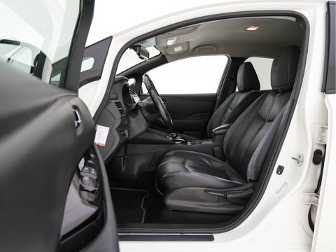 Nissan Leaf Tekna 40 kWh Aut. *LEATHER-FABRIC | FULL-LED | BOSE-SURROUND | ADAPTIVE-CRUISE | TOPVIEW | KEYLESS | NAVI-FULLMAP | BLINDSPOT | DAB+ | PDC | HEATED-COMFORTSEATS | TOWBAR | DIGI-COCKPIT | 17"ALU