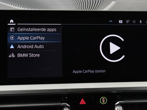 BMW 3-serie 330e Sport Line | Stoel & stuurverwarming | Adaptive cruise | Trekhaak | Sportstoelen | Carplay | Sfeerverlichting | Half leder | Navigatie | Full LED | PHEV
