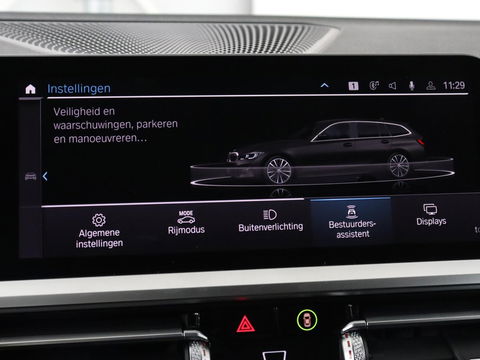 BMW 3-serie 330e Sport Line | Stoel & stuurverwarming | Adaptive cruise | Trekhaak | Sportstoelen | Carplay | Sfeerverlichting | Half leder | Navigatie | Full LED | PHEV