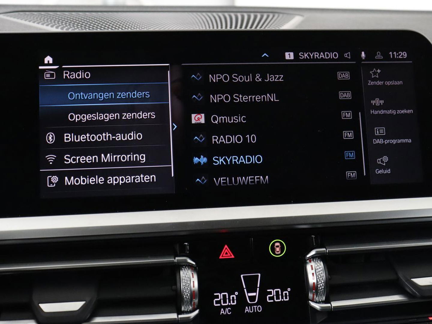 BMW 3-serie 330e Sport Line | Stoel & stuurverwarming | Adaptive cruise | Trekhaak | Sportstoelen | Carplay | Sfeerverlichting | Half leder | Navigatie | Full LED | PHEV