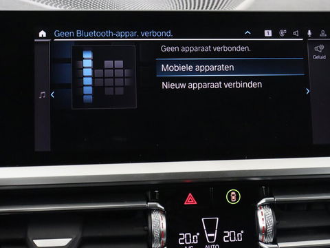 BMW 3-serie 330e Sport Line | Stoel & stuurverwarming | Adaptive cruise | Trekhaak | Sportstoelen | Carplay | Sfeerverlichting | Half leder | Navigatie | Full LED | PHEV
