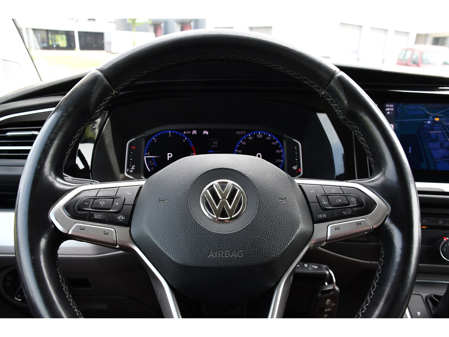 Volkswagen Transporter 2.0 TDI L2H1 Bulli Virtual, Adaptieve Cruise, LED, 150PK, Automaat, 2 x Schuifdeur, Camera, Uniek!
