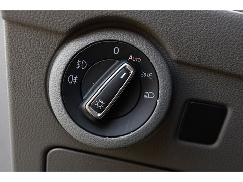 Volkswagen Transporter 2.0 TDI L2H1 Bulli Virtual, Adaptieve Cruise, LED, 150PK, Automaat, 2 x Schuifdeur, Camera, Uniek!
