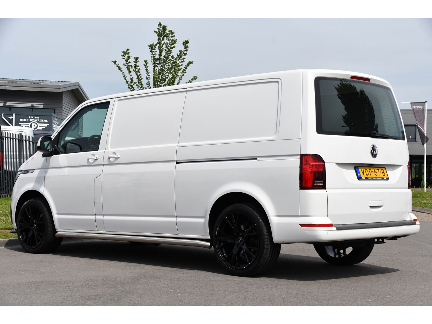 Volkswagen Transporter 2.0 TDI L2H1 Bulli Virtual, Adaptieve Cruise, LED, 150PK, Automaat, 2 x Schuifdeur, Camera, Uniek!