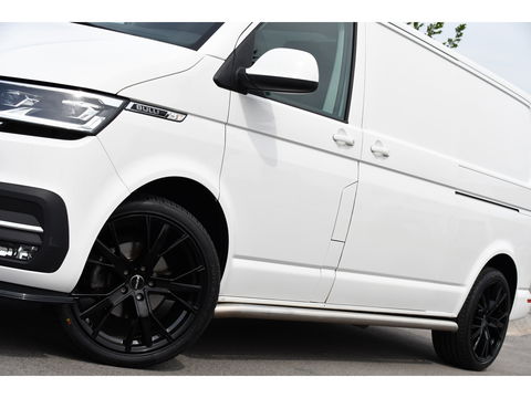 Volkswagen Transporter 2.0 TDI L2H1 Bulli Virtual, Adaptieve Cruise, LED, 150PK, Automaat, 2 x Schuifdeur, Camera, Uniek!