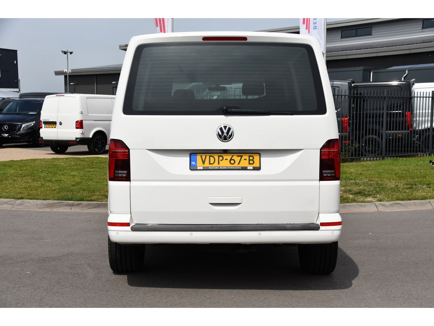 Volkswagen Transporter 2.0 TDI L2H1 Bulli Virtual, Adaptieve Cruise, LED, 150PK, Automaat, 2 x Schuifdeur, Camera, Uniek!
