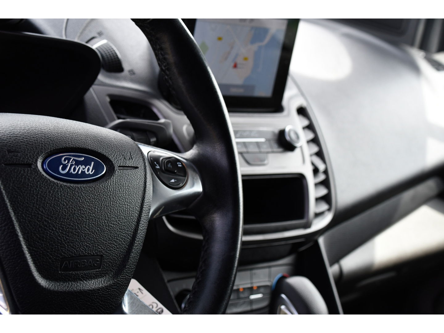 Ford Transit Connect 1.5 EcoBlue L2 PB Edition Camera, Cruise, 120PK, Automaat, NAVI, Stoelverwarming, Carplay, Trekhaak, Sensoren, Uniek!