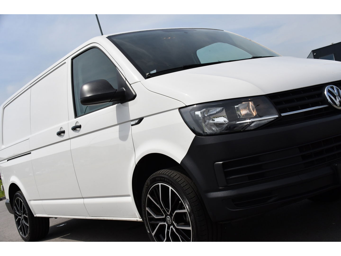 Volkswagen Transporter 2.0 TDI L2H1 Highline Cruise, Multimedia, 150PK, Automaat, trekhaak, Airco, LM Velg, Uniek!