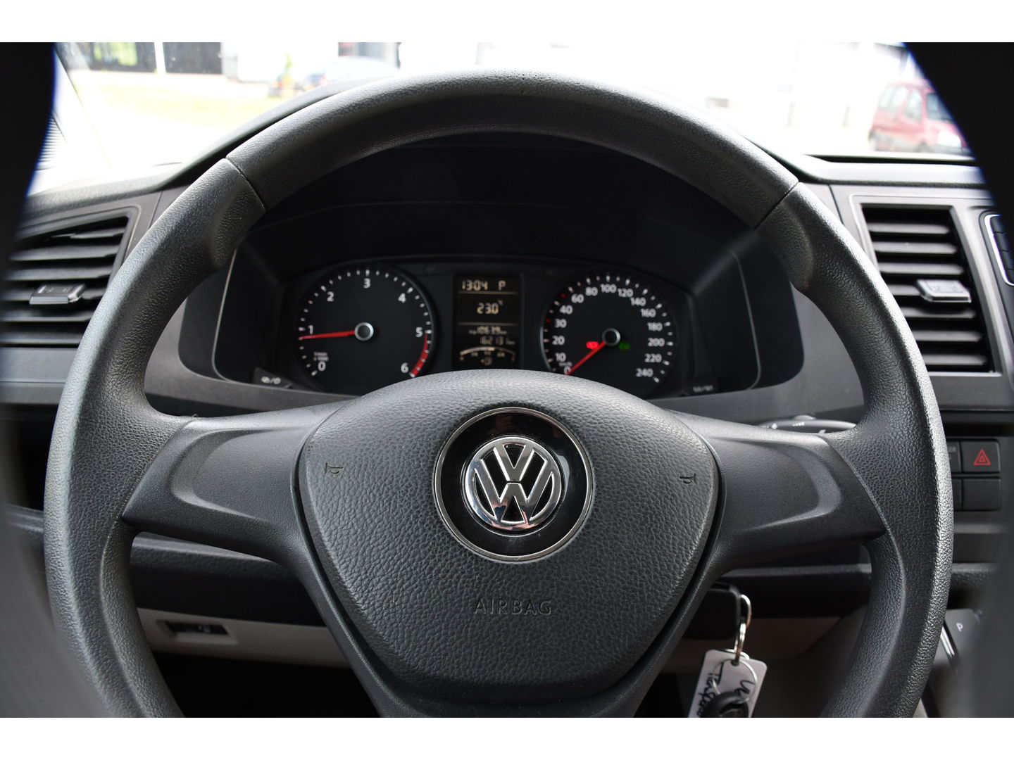 Volkswagen Transporter 2.0 TDI L2H1 Highline Cruise, Multimedia, 150PK, Automaat, trekhaak, Airco, LM Velg, Uniek!