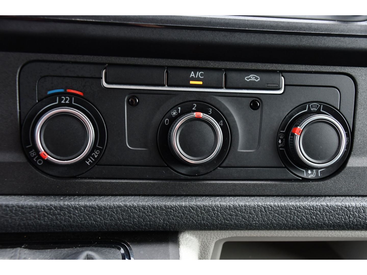 Volkswagen Transporter 2.0 TDI L2H1 Highline Cruise, Multimedia, 150PK, Automaat, trekhaak, Airco, LM Velg, Uniek!